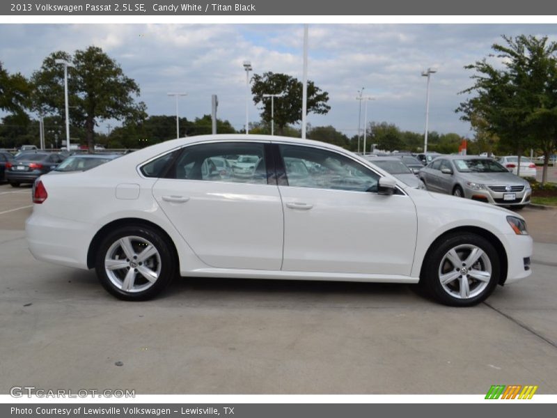 Candy White / Titan Black 2013 Volkswagen Passat 2.5L SE