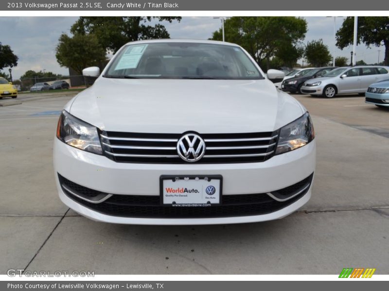 Candy White / Titan Black 2013 Volkswagen Passat 2.5L SE