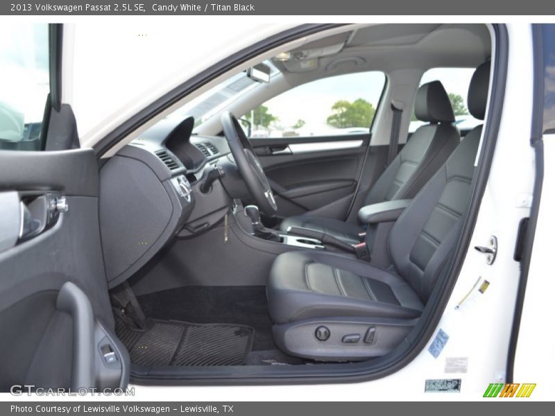 Candy White / Titan Black 2013 Volkswagen Passat 2.5L SE
