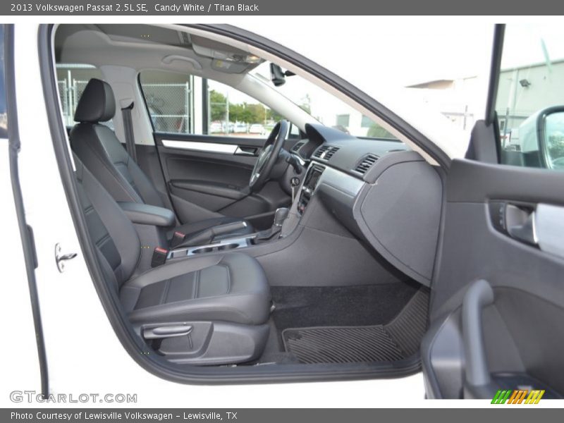 Candy White / Titan Black 2013 Volkswagen Passat 2.5L SE