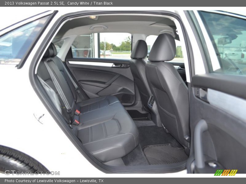 Candy White / Titan Black 2013 Volkswagen Passat 2.5L SE