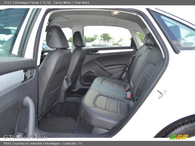 Candy White / Titan Black 2013 Volkswagen Passat 2.5L SE