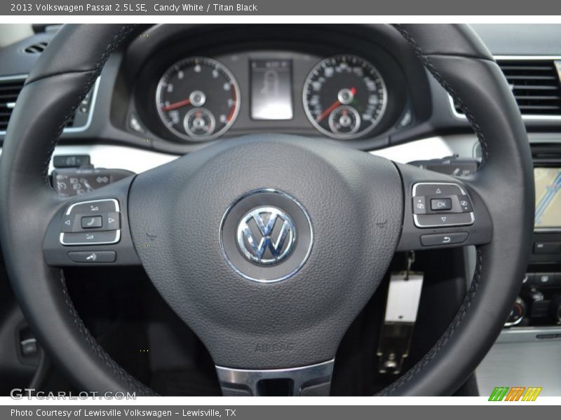 Candy White / Titan Black 2013 Volkswagen Passat 2.5L SE