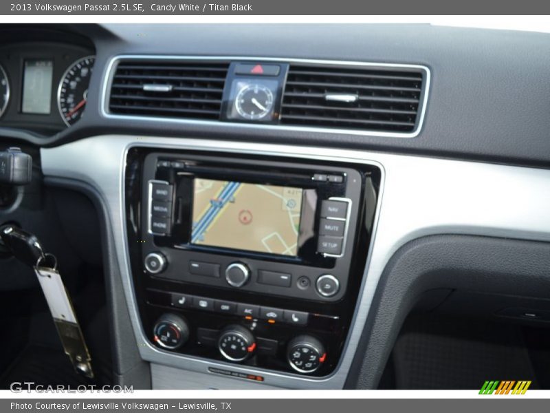 Candy White / Titan Black 2013 Volkswagen Passat 2.5L SE