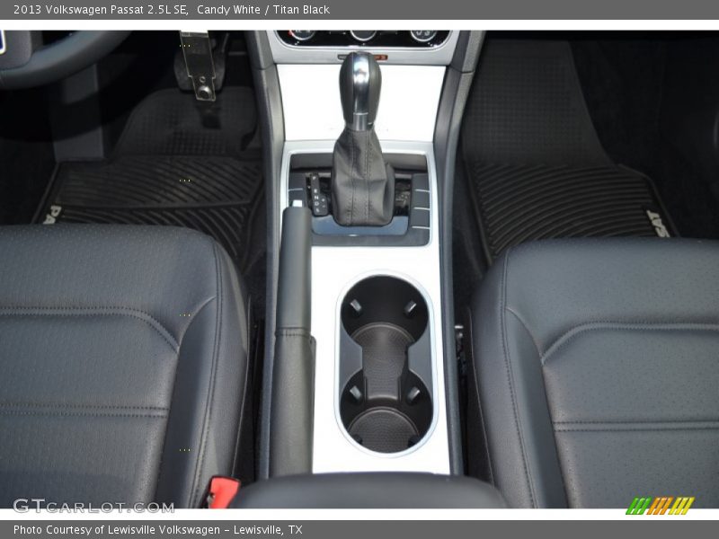 Candy White / Titan Black 2013 Volkswagen Passat 2.5L SE