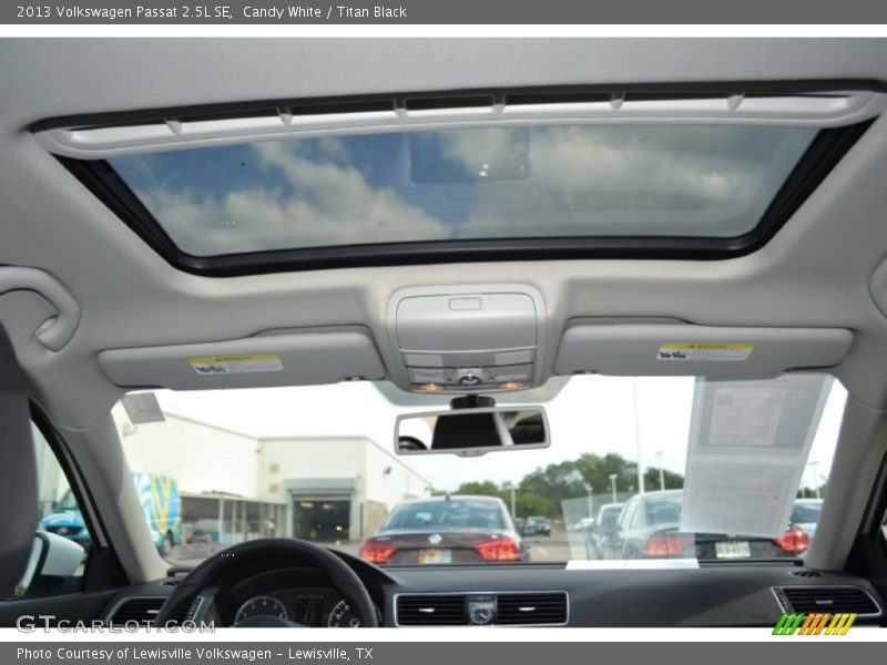 Candy White / Titan Black 2013 Volkswagen Passat 2.5L SE