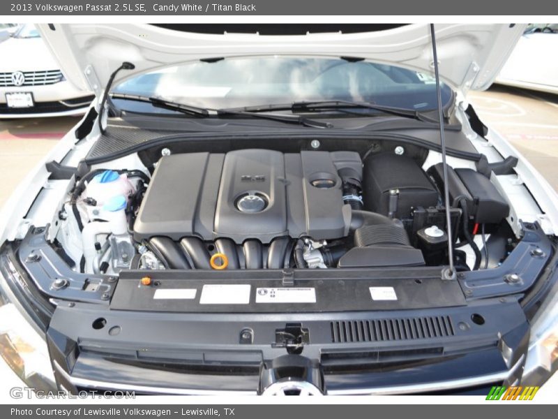 Candy White / Titan Black 2013 Volkswagen Passat 2.5L SE