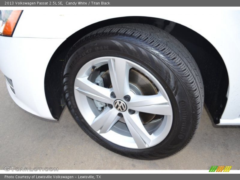 Candy White / Titan Black 2013 Volkswagen Passat 2.5L SE