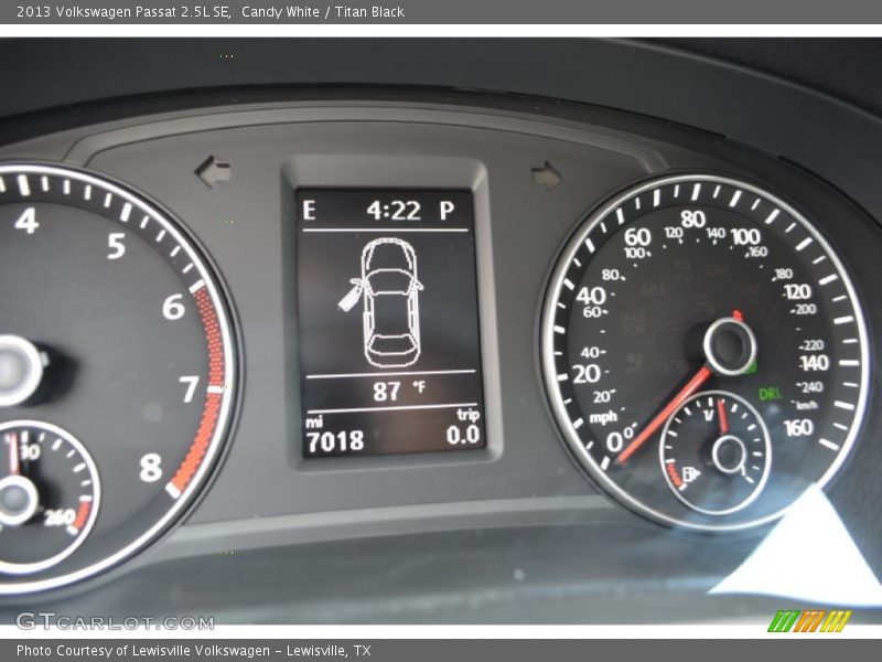 Candy White / Titan Black 2013 Volkswagen Passat 2.5L SE