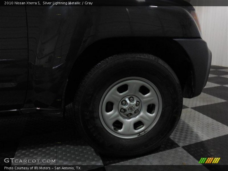 Silver Lightning Metallic / Gray 2010 Nissan Xterra S