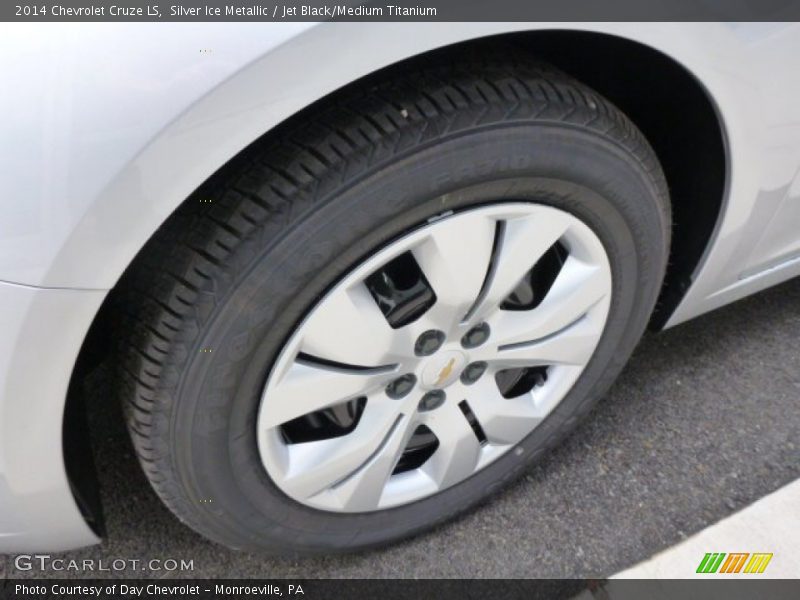Silver Ice Metallic / Jet Black/Medium Titanium 2014 Chevrolet Cruze LS