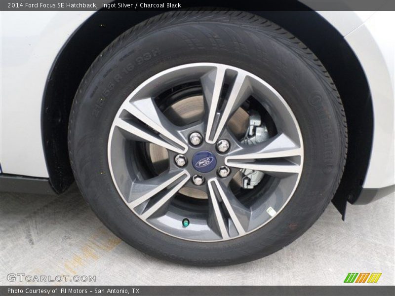 Ingot Silver / Charcoal Black 2014 Ford Focus SE Hatchback