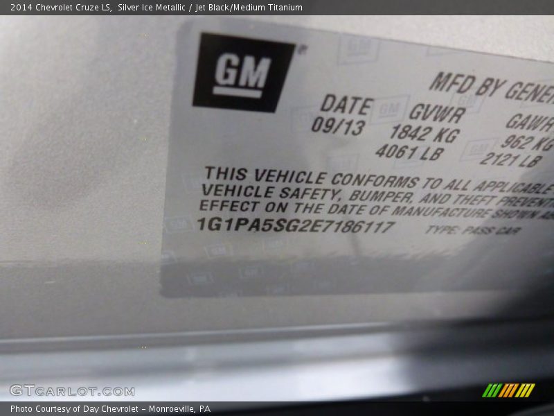 Silver Ice Metallic / Jet Black/Medium Titanium 2014 Chevrolet Cruze LS