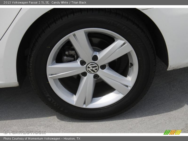 Candy White / Titan Black 2013 Volkswagen Passat 2.5L SE
