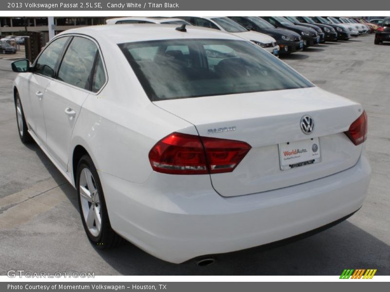 Candy White / Titan Black 2013 Volkswagen Passat 2.5L SE