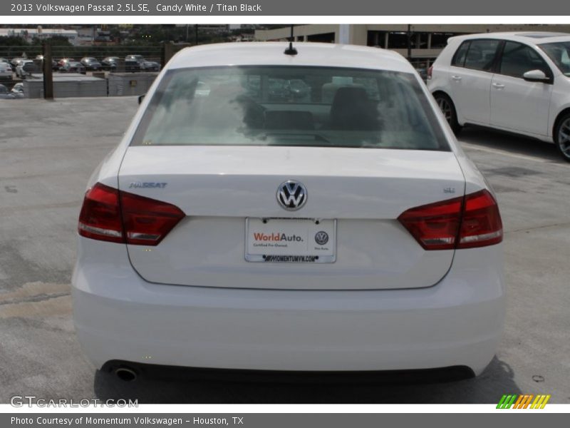 Candy White / Titan Black 2013 Volkswagen Passat 2.5L SE