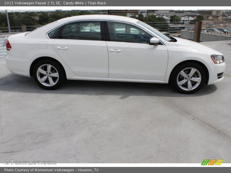 Candy White / Titan Black 2013 Volkswagen Passat 2.5L SE
