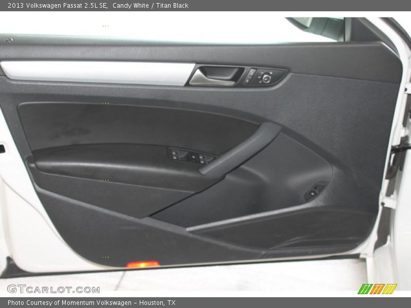 Candy White / Titan Black 2013 Volkswagen Passat 2.5L SE