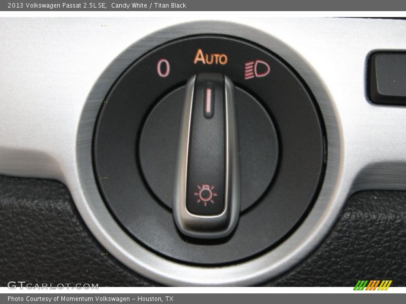 Candy White / Titan Black 2013 Volkswagen Passat 2.5L SE