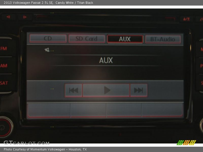 Candy White / Titan Black 2013 Volkswagen Passat 2.5L SE
