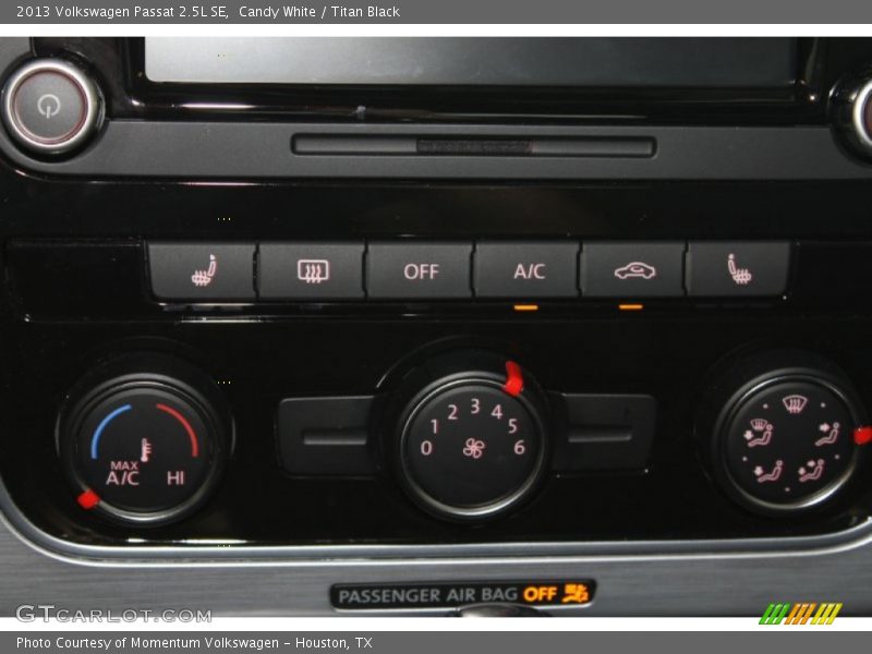 Candy White / Titan Black 2013 Volkswagen Passat 2.5L SE