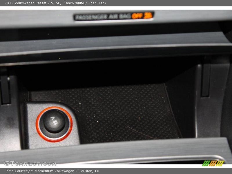 Candy White / Titan Black 2013 Volkswagen Passat 2.5L SE