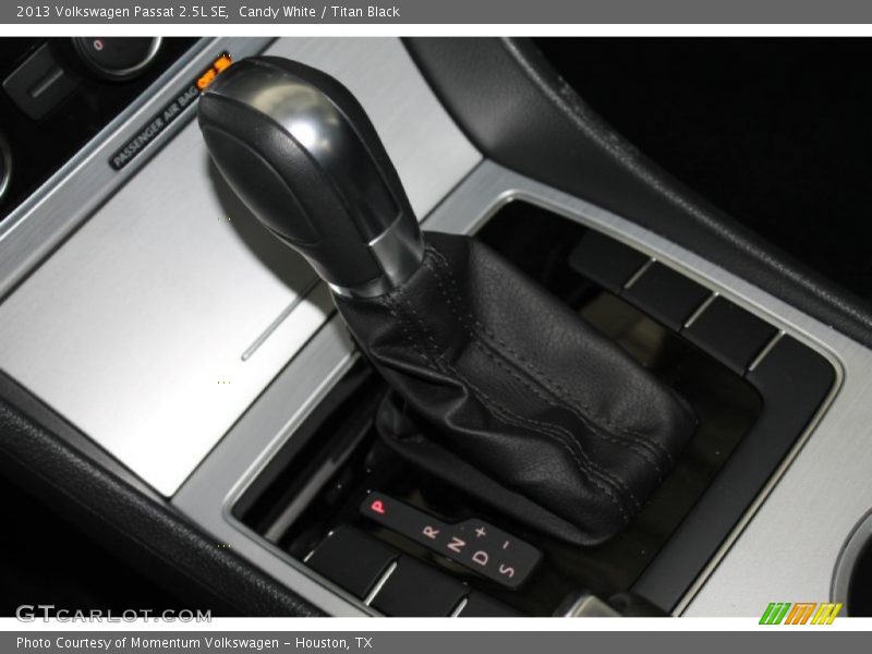 Candy White / Titan Black 2013 Volkswagen Passat 2.5L SE