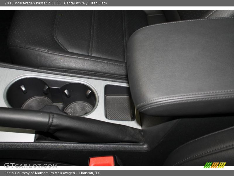 Candy White / Titan Black 2013 Volkswagen Passat 2.5L SE