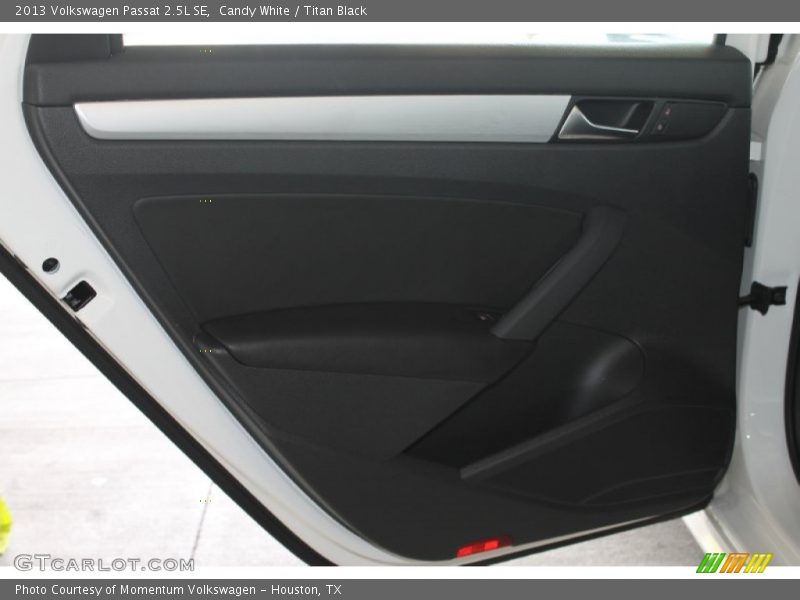 Candy White / Titan Black 2013 Volkswagen Passat 2.5L SE