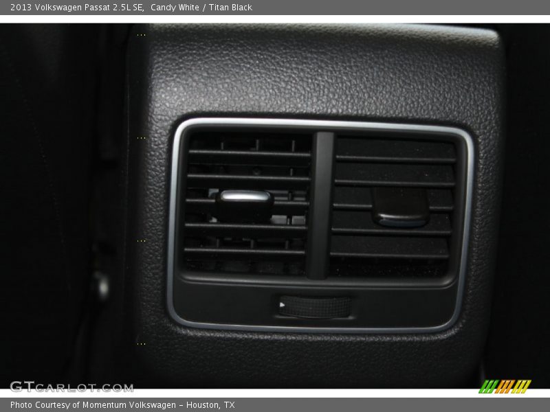 Candy White / Titan Black 2013 Volkswagen Passat 2.5L SE