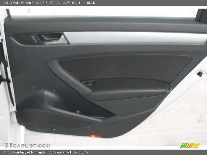Candy White / Titan Black 2013 Volkswagen Passat 2.5L SE