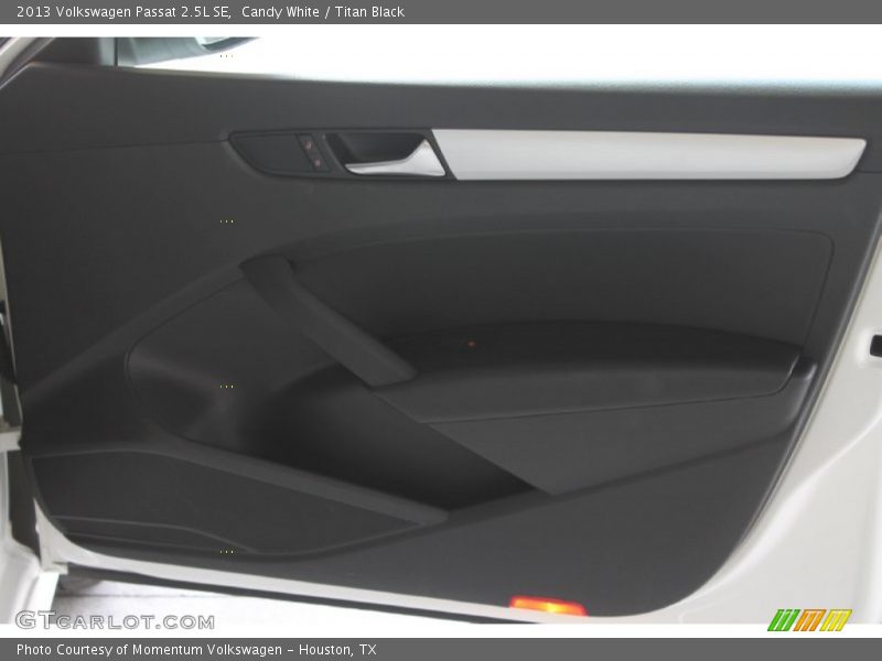Candy White / Titan Black 2013 Volkswagen Passat 2.5L SE