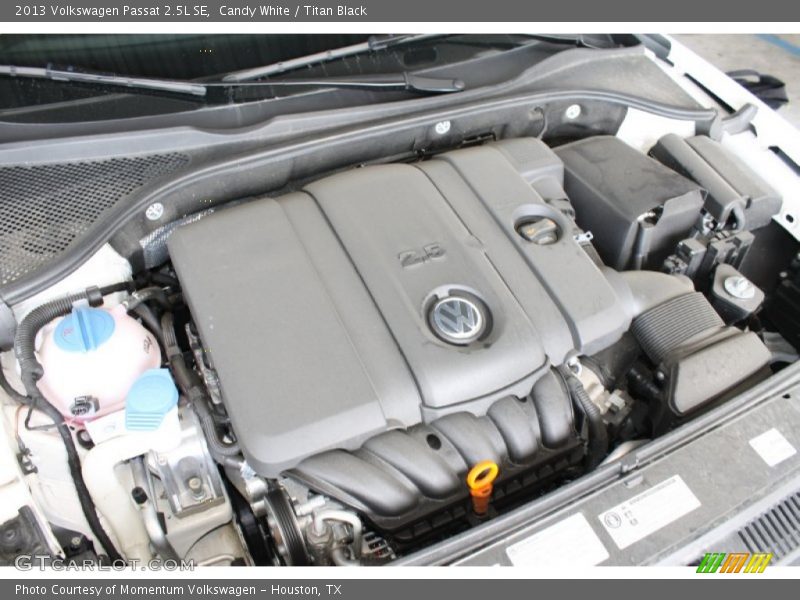 Candy White / Titan Black 2013 Volkswagen Passat 2.5L SE
