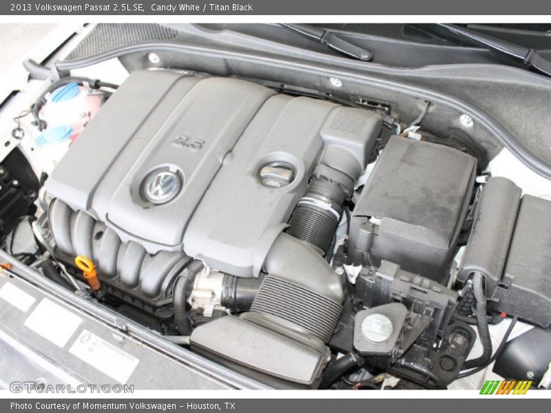 Candy White / Titan Black 2013 Volkswagen Passat 2.5L SE