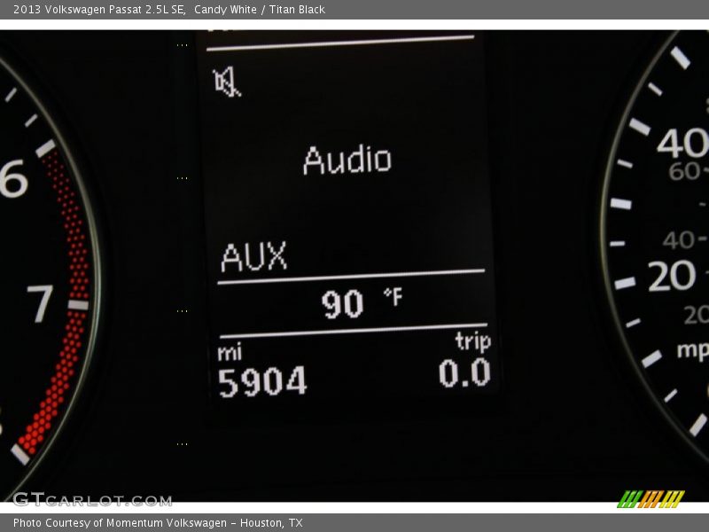 Candy White / Titan Black 2013 Volkswagen Passat 2.5L SE