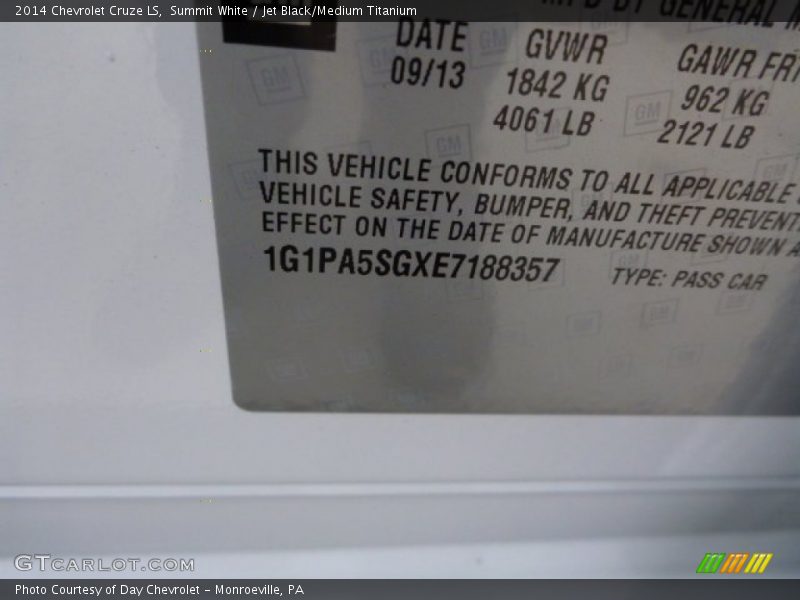 Summit White / Jet Black/Medium Titanium 2014 Chevrolet Cruze LS