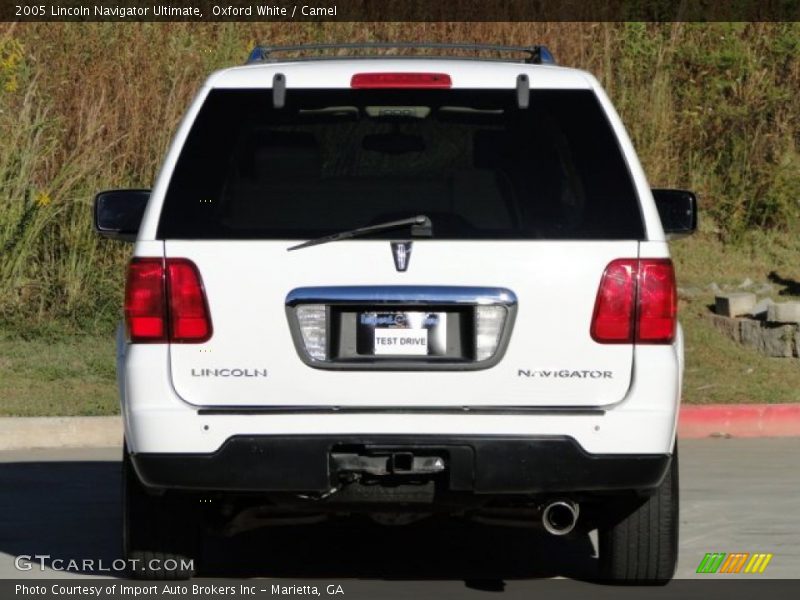 Oxford White / Camel 2005 Lincoln Navigator Ultimate