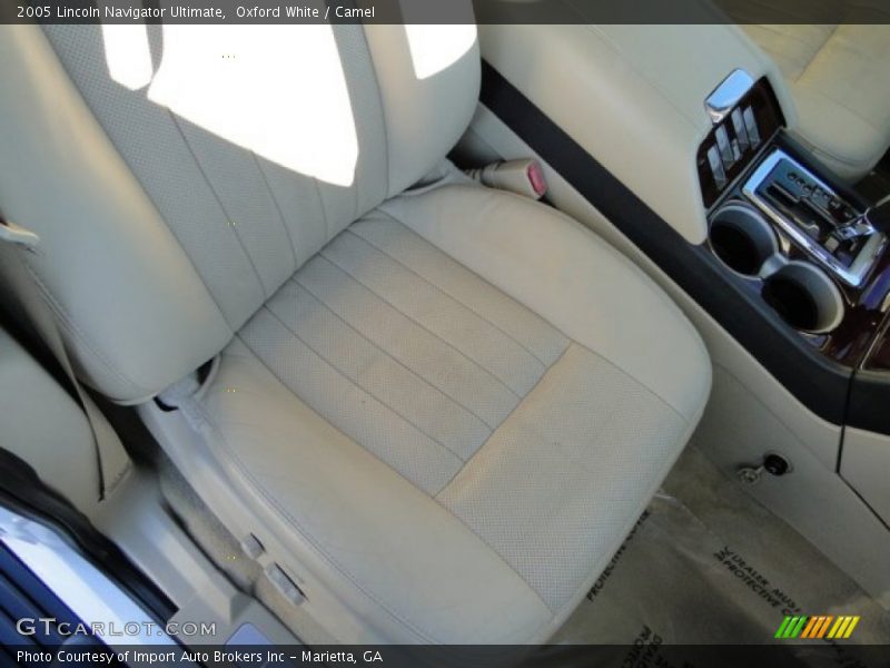 Oxford White / Camel 2005 Lincoln Navigator Ultimate