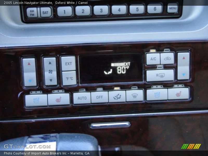Oxford White / Camel 2005 Lincoln Navigator Ultimate