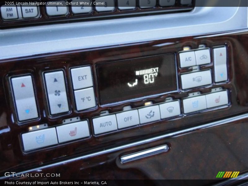 Oxford White / Camel 2005 Lincoln Navigator Ultimate