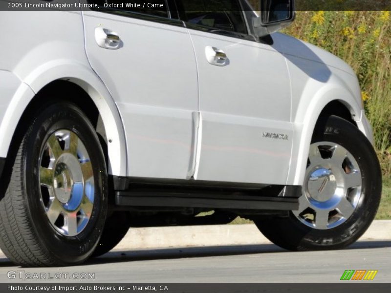 Oxford White / Camel 2005 Lincoln Navigator Ultimate