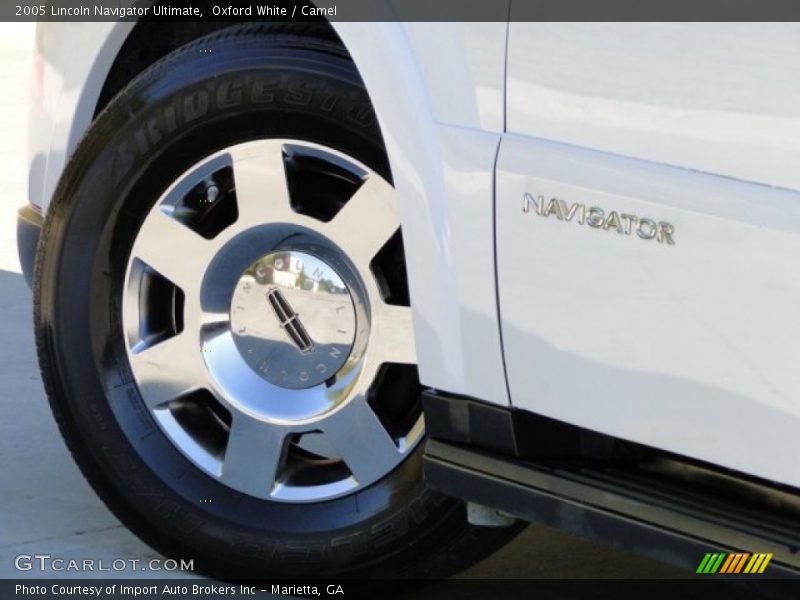 Oxford White / Camel 2005 Lincoln Navigator Ultimate