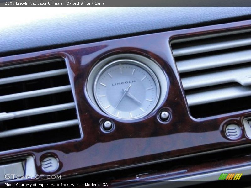 Oxford White / Camel 2005 Lincoln Navigator Ultimate