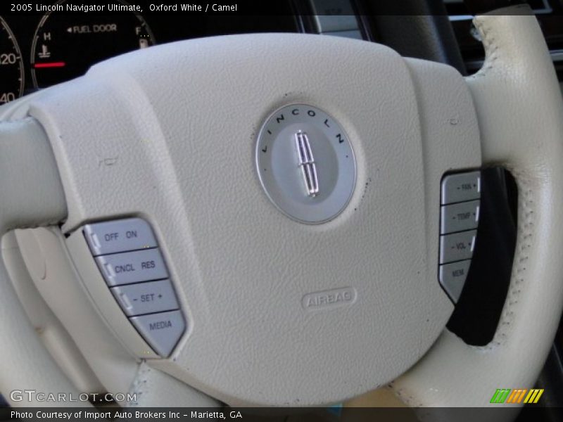 Oxford White / Camel 2005 Lincoln Navigator Ultimate