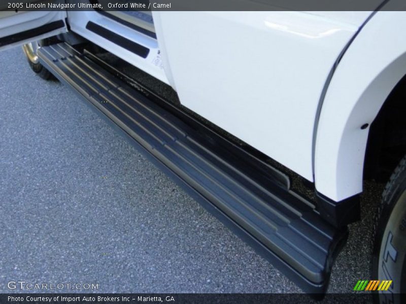 Oxford White / Camel 2005 Lincoln Navigator Ultimate