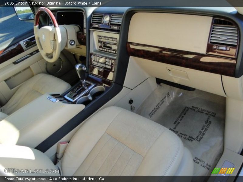 Oxford White / Camel 2005 Lincoln Navigator Ultimate