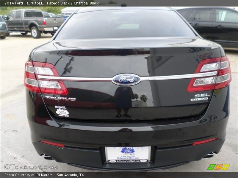 Tuxedo Black / Charcoal Black 2014 Ford Taurus SEL