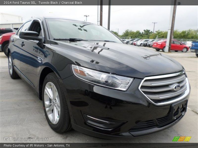 Tuxedo Black / Charcoal Black 2014 Ford Taurus SEL