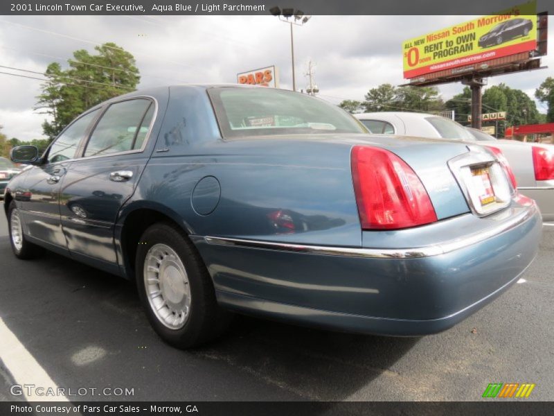 Aqua Blue / Light Parchment 2001 Lincoln Town Car Executive