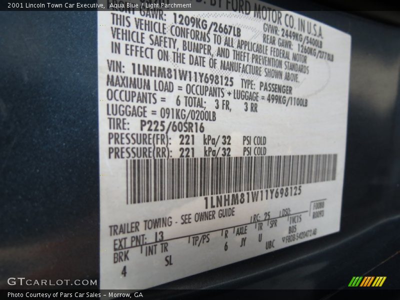 Aqua Blue / Light Parchment 2001 Lincoln Town Car Executive